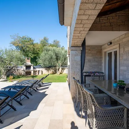 Dominika With Private Pool And Bbq