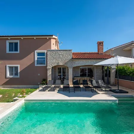 Villa Dominika With Private Pool And Bbq *