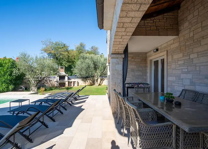 Dominika With Private Pool And Bbq