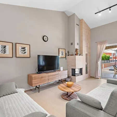 Vila Dominika With Private Pool And Bbq Kastelir