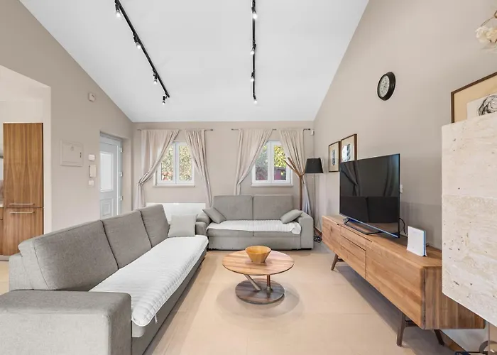 Dominika With Private Pool And Bbq Vila Kastelir